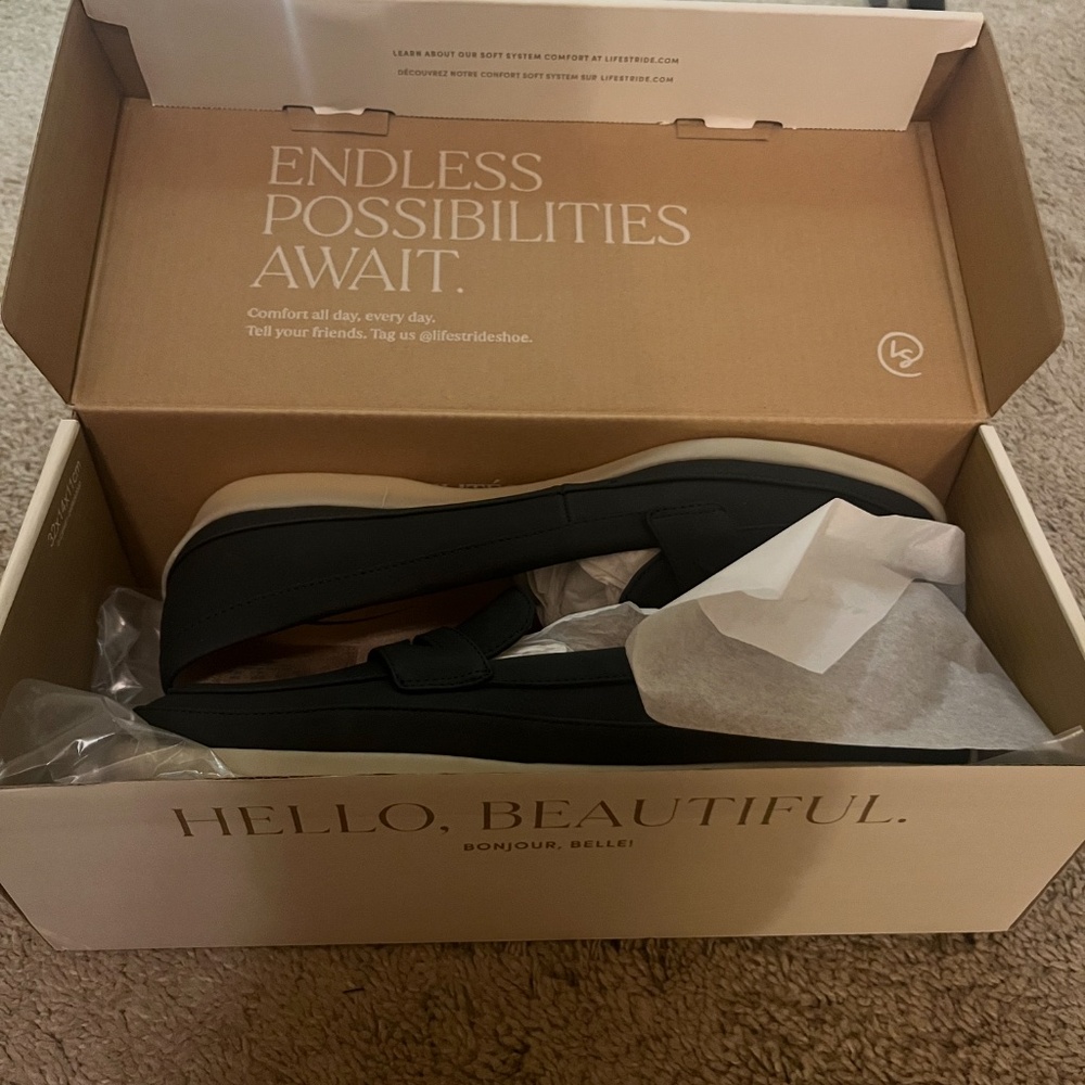 Women Flats - Picture 2 of 2